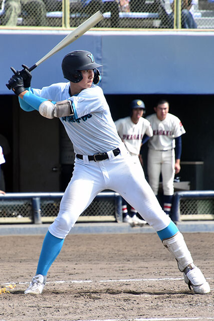 菰田陽生（山梨学院）身長194㎝、体重101㎏の巨躯で投打共に高いポテンシャルを秘めた二刀流