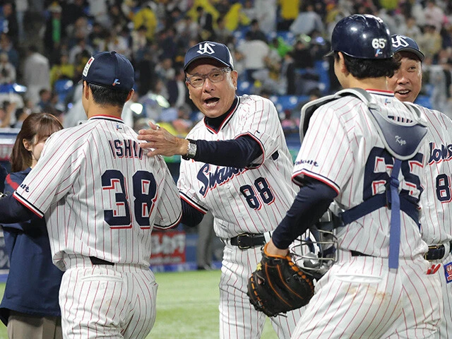 〝ブンブン丸〟池山監督が就任1年目で躍進。若手起用と均等な競争で混沌のセを引っ張る