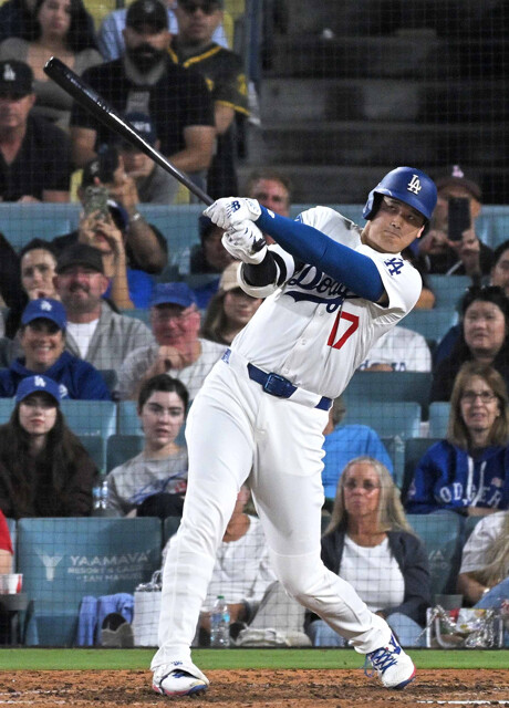 昨季、自身最多55本塁打を放った大谷。速球に反応し、左中間へ飛ばすシーンも多かった