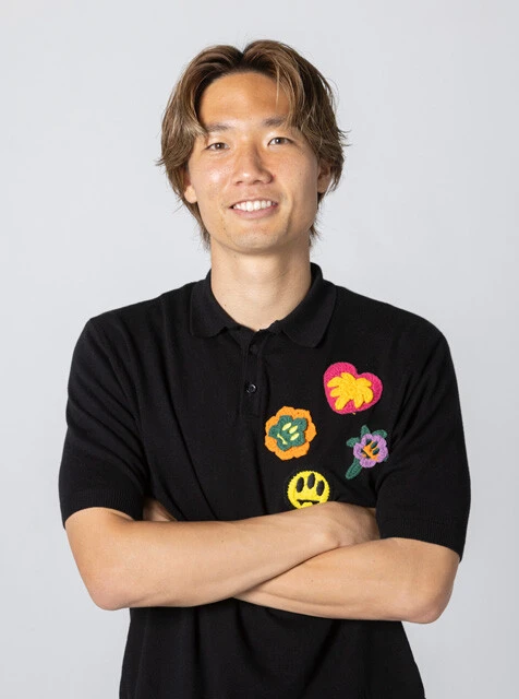 板倉 滉　1997年1月27日生まれ、神奈川県出身。DF。川崎Fで育ち、2019年1月、レンタルで蘭1部フローニンゲンへ移り、20-21年シーズンに年間最優秀選手賞を受賞。21-22年シーズンからは独2部シャルケ、22年から独1部ボルシアMGでプレー。25年には蘭1部アヤックスへ移籍。日本代表でもDFおよびMFとして長らく活躍