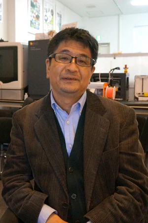 水野操(みずの・みさお)氏。ニコラデザイン・アンド・テクノロジー代表取締役社長。一般社団法人3Dデータを活用する会(3D-GAN http://www.3d-gan.jp/)理事。著書に「3Dプリンター革命 モノづくり・ビジネスが変わる!」(ジャムハウス)、「自宅ではじめるモノづくり超入門」(ソフトバンククリエイティブ)ほか。