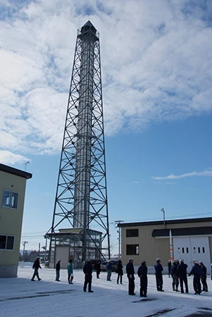 高さ約57m、世界に3つしかない微小重力実験塔。宇宙空間で起こる現象について地上で実験するための施設