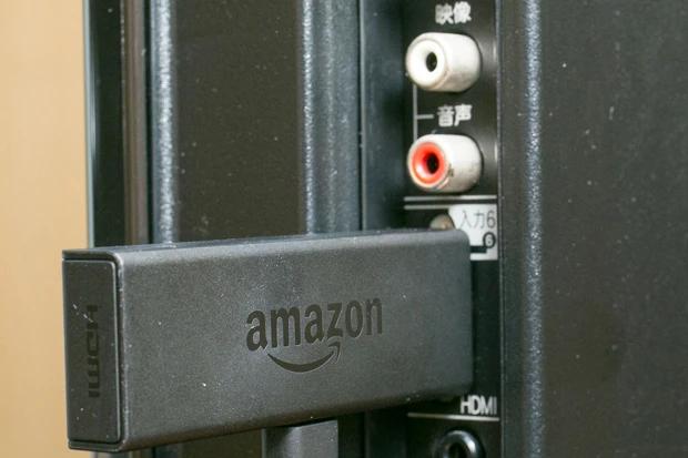 スティックをＴＶやＰＣ用の液晶モニターのＨＤＭＩ端子に差し、電源ケーブルをセットするだけで設置は終了！