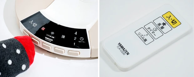 【左】爪先で“チョン！”と突くと、各種操作ができる。ボタンのサイズが大きく、スニーカーを履いた状態でもボタンを押しやすかった【右】足でも操作可能ですが、ちゃんとリモコンも付属するのが嬉しい