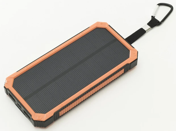 太陽光で充電できるだけでなく、防水・防塵・耐衝撃性も備わったヘビーデューティなモデル。これで、このお値段はコスパ高め!