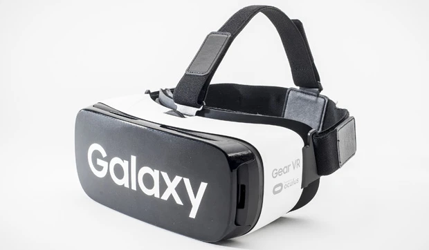 本体の重量は約318グラム。加速度センサー、ジャイロセンサー、近接センサーが搭載され、首を動かすことで視点を変更できる