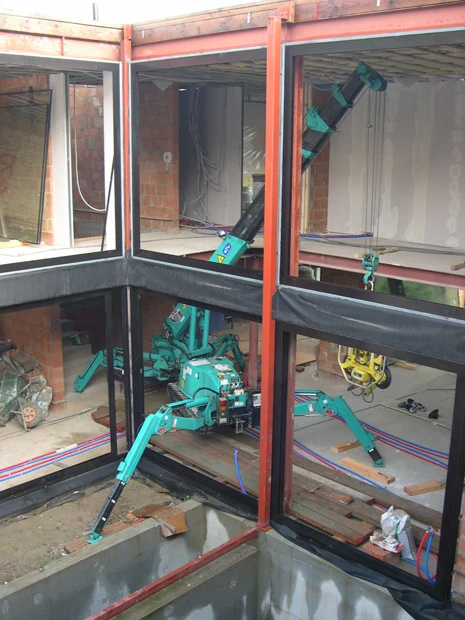 かにクレーン(写真提供/前田製作所)