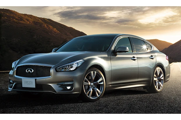 セドリック&グロリアの後継として2004年にデビューしたイブリッド専用にミディアムセダン。現行2代目は09年にデビュー。海外では「インフィニティQ70」として売られている