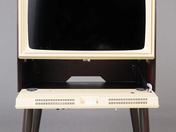 画面下のスペースにはBlu-rayレコーダーなどをすっぽり収納できる