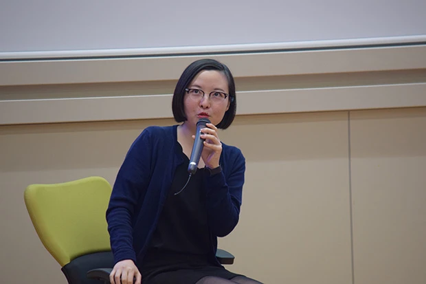 講義ではいきなりユニークなプロフィールで笑いを誘い、落合のむちゃぶりにも即興ダンスで応え、拍手喝采。その存在感は絶大だった