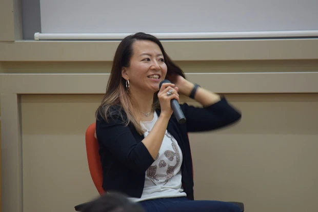 「サイボーグになるのは怖い」という学生に対し、「そういう時代になったら、自分は迷わずサイボーグになる」と語る西村氏