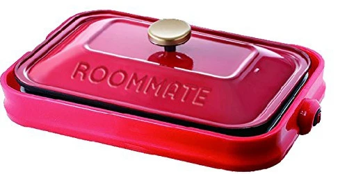 イーバランス「ＲＯＯＭＭＡＴＥパーティープレートＥＢ－ＲＭ８６００Ｈ－ＲＤ」定番の平面プレート、定番の焼き肉プレートに加え、たこ焼きプレートも付属。鮮やかな赤色ボディが抜群！　実売５０００円