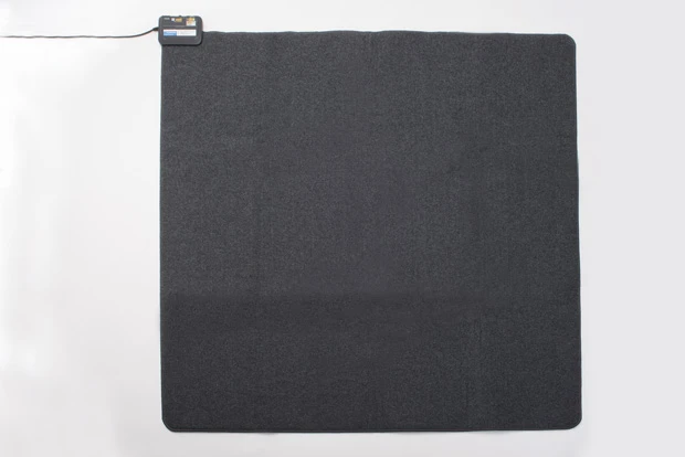 ＹＡＭＡＺＥＮ「空気をキレイにするホットカーペットＳＵＥＦ－Ｓ２００」住江織物株式会社独自の消臭技術「トリプルフレッシュ」を採用。たばこのにおいやペット臭も吸着・分解！　実売１万８００円