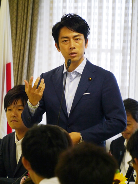 自民党「人生100年時代の制度統計特命委員会」の中心メンバーとして、少子化をチャンスにしたいと発信している小泉進次郎議員