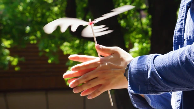 竹とんぼのデザインの最適化計算には、紙飛行機と同じ「Fly-ability(x)」に加えて「Spin-ability(x)」(どれくらい安定して回転するか)という関数も用いた。