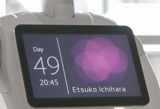 ロボットの胸部ディスプレイには亡くなってからの日数を表示。プログラムは「49日」で自動消滅する。