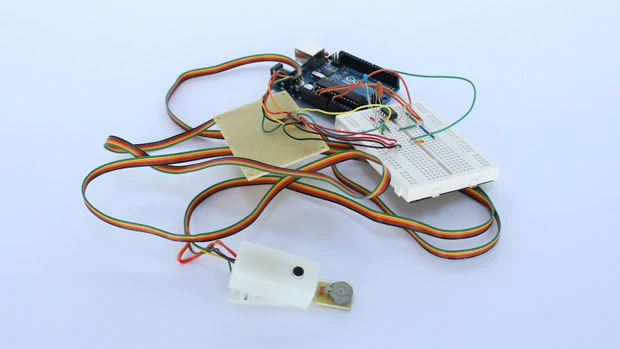 まだ基板がむき出しで、電源も個別に必要だったOntennaの開発初期段階のプロトタイプ。ユーザーインターフェイスやデザイン、性能はここから飛躍的な進化を遂げた。