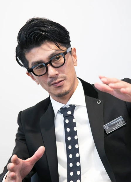 マツダ　デザイン本部　チーフデザイナー　土田康剛。マツダの次世代デザインの代表作ともいえる「魁　コンセプト」を担当した。