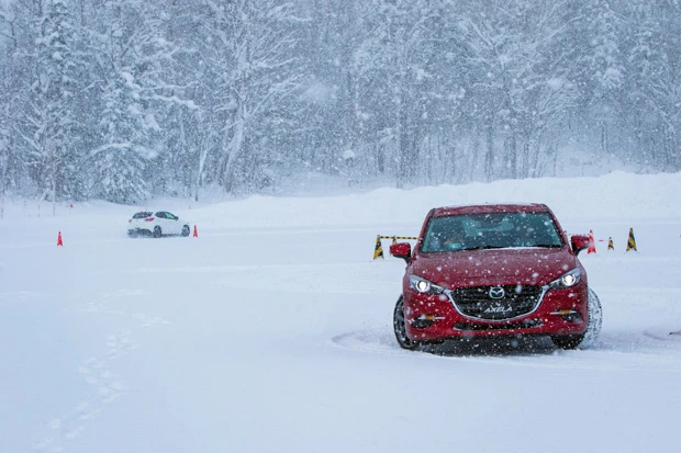 JAFの公式競技・オートテストも実施された。旋回や車庫入れなどのテクニカルなコース設定の上、ちょっとした急操作がタイムロスを招くから意外とムズカシイ!