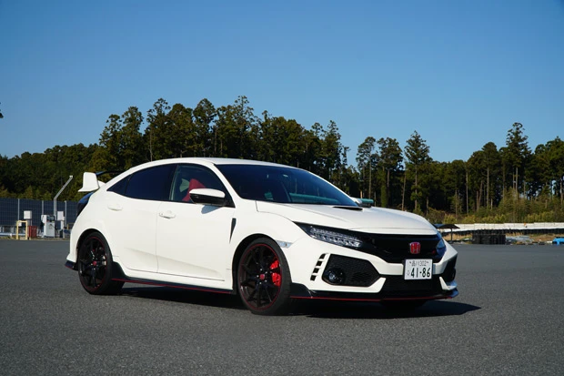 ●6速MT●全長×全幅×全高:456mm×187mm×143mm●車両重量:1390kg●エンジン:2リットル直列4気筒DOHCターボ●駆動方式:FF●最高出力:320PS●最大トルク:40.8kgm●最小回転半径:5.9m●使用燃料:無鉛プレミアム●車両本体価格:450万円360円(税込)