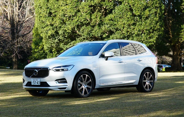 ●8速AT●全長×全幅×全高:4690mm×1900mm×166mm●車両重量:1830kg●エンジン:直列4気筒DOHC 2リットル直噴ターボ●駆動方式:4WD●最高出力:254PS●最大トルク:35.7kgm●最小回転半径:5.7m●使用燃料:無鉛プレミアム●車両本体価格:679万円(税込)