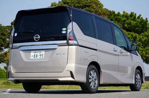 ●全長×全幅×全高:4770mm×1740mm×1875mm●車両重量:1760kg●エンジン:1.2リットル直3DOHC12バルブ●駆動方式:FF●最高出力:84PS●最大トルク:10.5kgm●モーター最高出力:136PS●モーター最大トルク:32.6kgm●車両本体価格:340万4160円(税込)