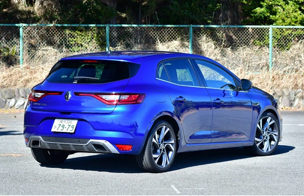 ●7速EDC●全長×全幅×全高:4395mm×1815mm×1435mm●車両重量:1430kg●エンジン:1.6リットル直列4気筒DOHCターボ●駆動方式:FF●最高出力:205PS●最大トルク:28.6kgm●最小回転半径:5.2m●使用燃料:無鉛プレミアムガソリン●車両本体価格:334万円(税込)