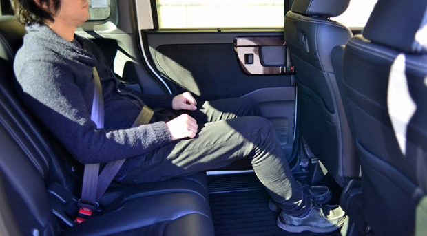 N-BOX(スライドは最後端)。