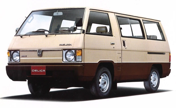 1982年10月には小型キャブオーバー車として日本初となる4WD車を追加して話題を呼んだ
