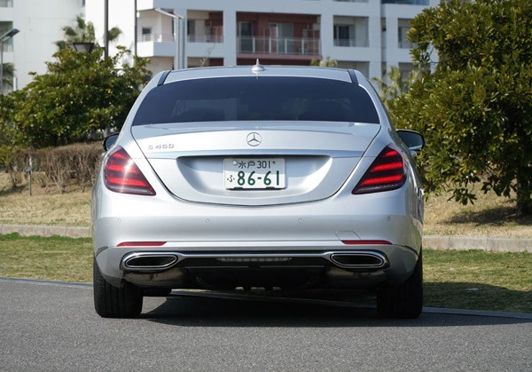 【ＳＰＥＣ】 ●９速ＡＴ●全長×全幅×全高：５１２５ｍｍ×１８９９ｍｍ×１４９３ｍｍ●車両重量：２０４０ｋｇ●エンジン：３リットル直６気筒ＤＯＨＣ２４バルブターボ＋スーパーチャージャー●駆動方式：ＦＲ●最高出力：３６７ＰＳ●最大トルク：５１．０ｋｇｍ●使用燃料：無鉛プレミアム●車両本体価格：１３６３万円（税込）