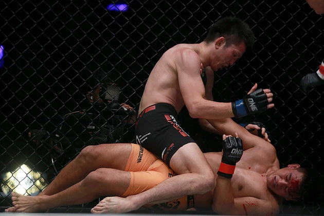 近年はシンガポールを拠点にアジア各地で開催される『ONE Championship』に参戦(写真は昨年7月のフィリピン大会)