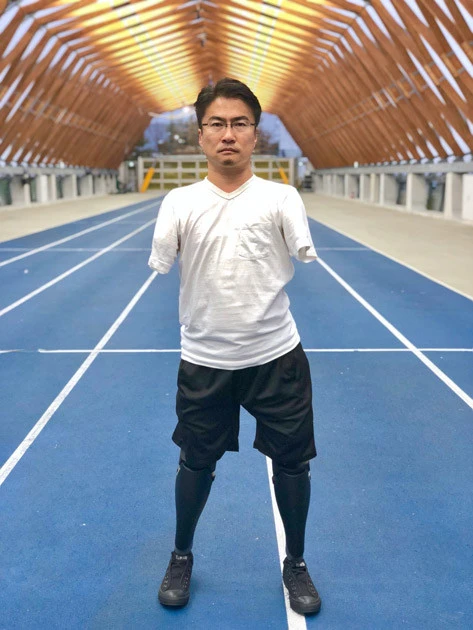 昨年11月、乙武氏はモーターを搭載したロボット義足をつけて