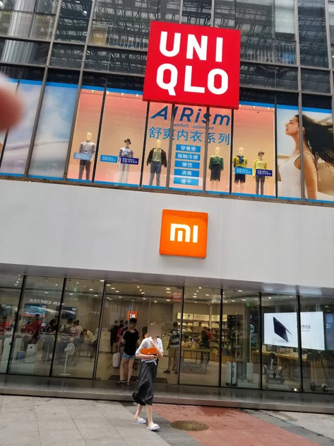 中国大都市の巨大ショッピングモールではユニクロや無印良品と並び出店される小米之家