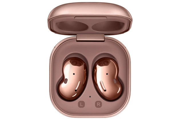 Ｇａｌａｘｙ　Ｂｕｄｓ　Ｌｉｖｅ　サムスン／実勢価格１万８０００円前前後　耳に突っ込むカナル型が苦手なユーザーから大絶賛される「耳に置く」装着感で人気。Ｇａｌａｘｙ以外のスマホやＰＣでも快適動作です！！