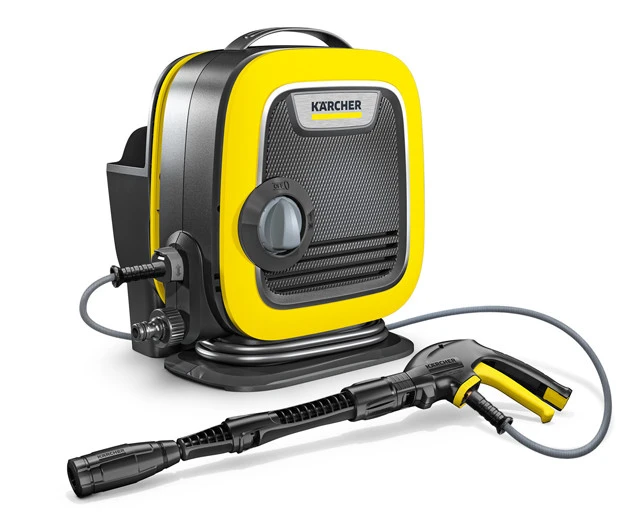 家庭用高圧洗浄機 K MINI ケルヒャー/実勢価格1万7500円前後 長さ280mm、幅233mm、高さ295mm。既存の高圧洗浄機に比べ圧倒的なコンパクト化を実現! 洗浄パワーも一般家庭なら十分なレベルですよ