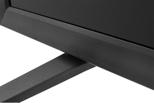 フレームとスタンドはアルミダイキャスト製のオリジナル。コストをかける点とかけない点のメリハリが爆安の秘密