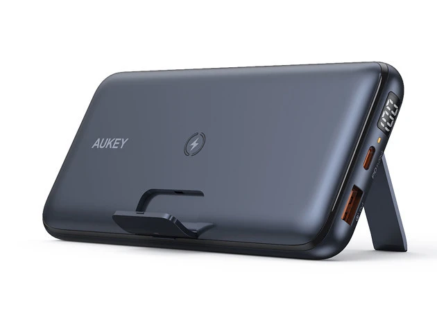 仕事も遊びにも完全対応！　スマホやタブレットを快適に使う最新カーグッズを紹介