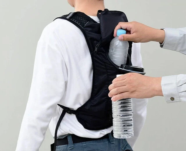 YAMAZEN 水冷服 DIRECTCOOL DC-B02 凍らせたペットボトルを背中ポケットに入れ、ベスト内の循環水を冷やす新発想の水冷ベスト。従来のファン冷却型ウエアよりコンパクトで動きやすいと大評判に! 1万7380円