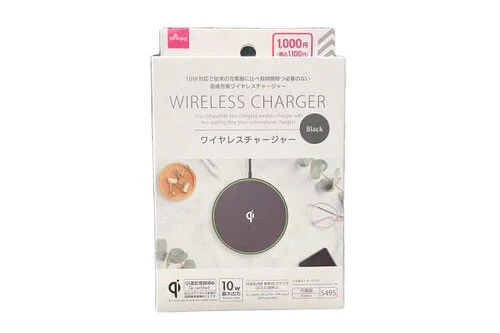 ワイヤレスチャージャー1000円（税込1100円）国際標準規格のQi対応機種のスマホを置くだけで急速充電可能なワイヤレス充電器（＊ACアダプタは別売り）