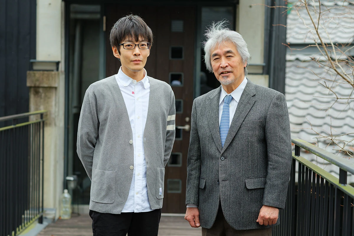 この対談は2022年9月、12月に行なわれた。写真左が鈴木さん、右が山極さん。