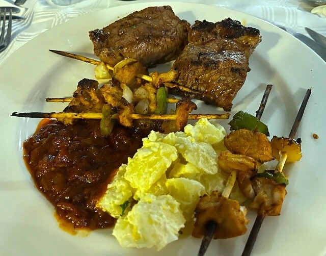 ワニ肉の串焼き