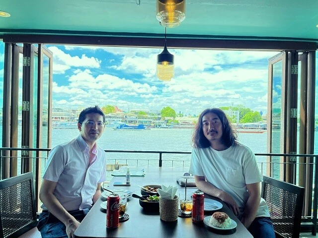 M大学で准教授をしているSさんにホストをしてもらった。背景はチャオプラヤー川