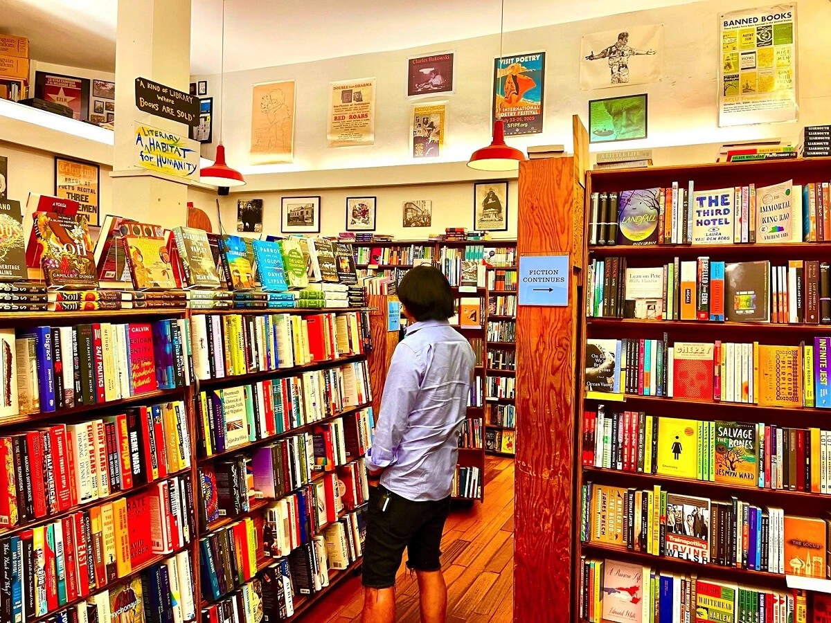 2023年10月、サンフランシスコのとある本屋にて