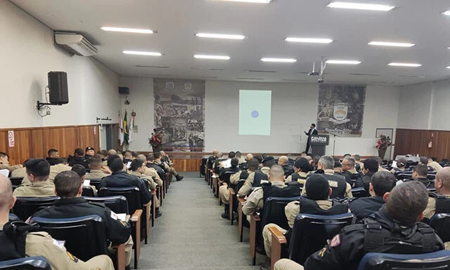ブラジルのベロ・オリゾンテ市警団への説明会