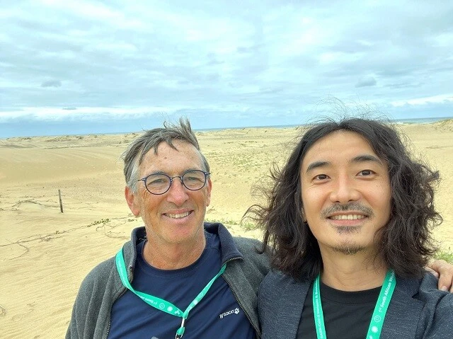 ギデオンと私。南アフリカにて。背後に見えるのはインド洋