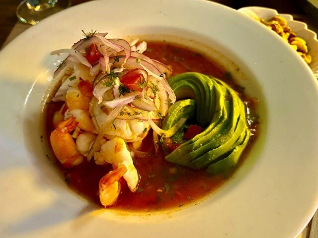 絶品のエクアドル料理たち。エビのセビーチェ