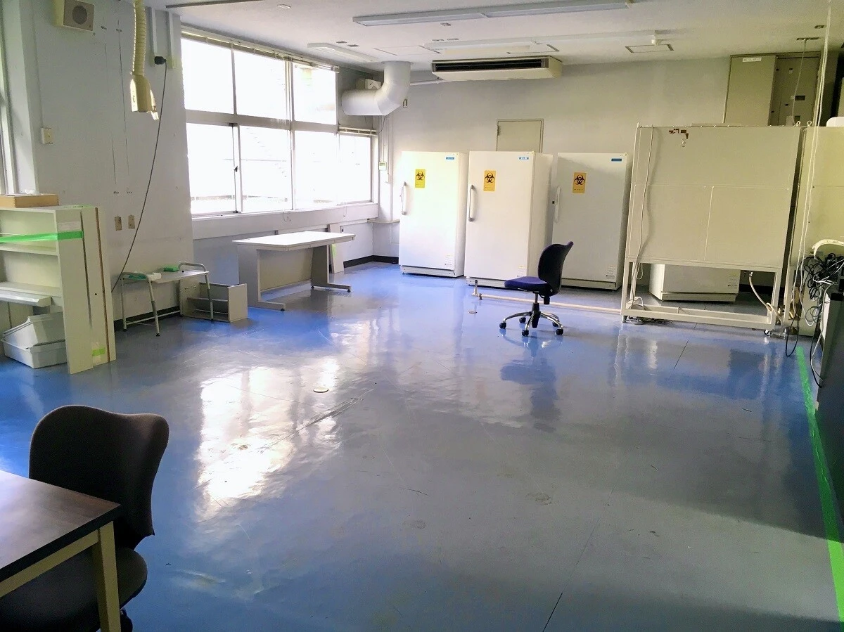 着任当時の実験室。まさにからっぽからのスタートだった