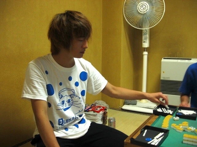 深夜まで麻雀を打ち続けた、大学3年生の頃の筆者。この時はめずらしく勝ちまくった記憶がある