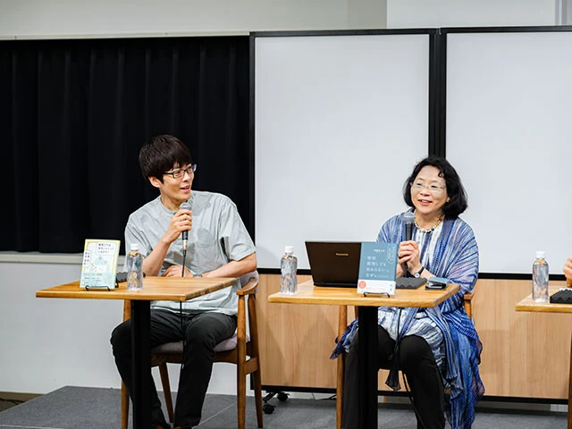 ふたりのトークはお互いのスタンスや定義を最初に確認したのち、徐々に「人の言葉と動物の言葉の違い」の核心に迫っていくという形で展開された。「中盤は学会みたいでしたね」と鈴木氏が反省する一幕も。