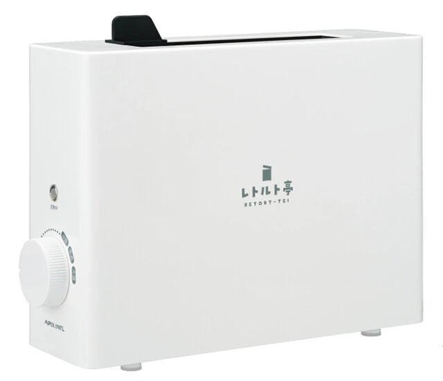 アピックスインターナショナル レトルト亭 ARM-110　レトルト食品のパウチを低温ヒーターでそのまま温めるというアイデア製品。お湯もラップも不要でめちゃ助かる！　幅255㎜×奥行き80㎜×高さ200㎜のコンパクトサイズもうれしい。5500円